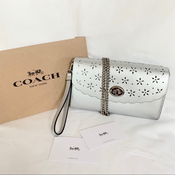 SOLD COACH 3 in 1 leather perforated crossbody - Picture 3 of 7